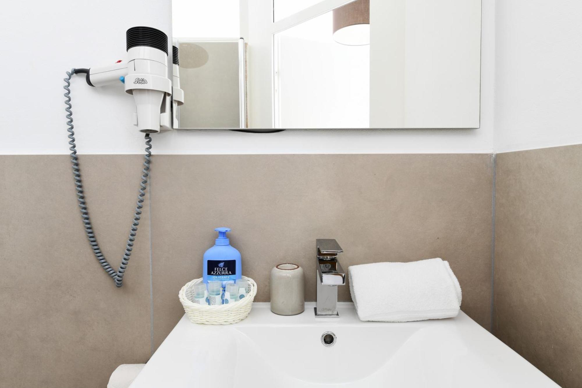 7Rooms - Self Check-In 24H Free Parking Losone Esterno foto